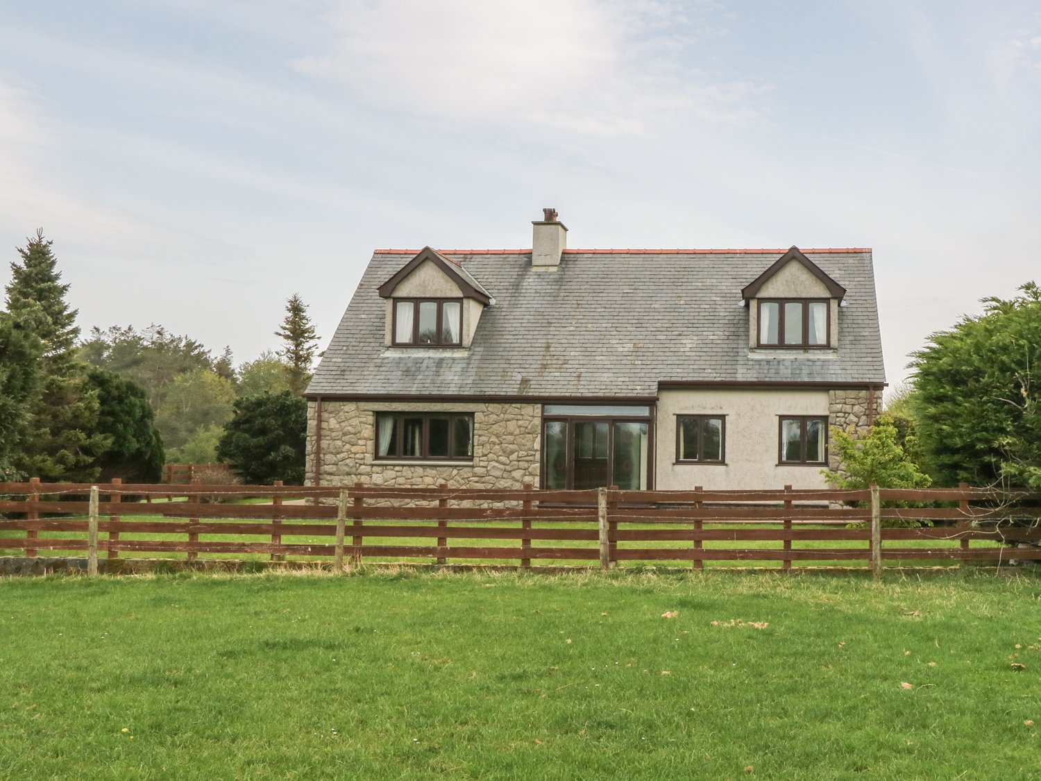 Cae Glas Family Cottage in Llangefni