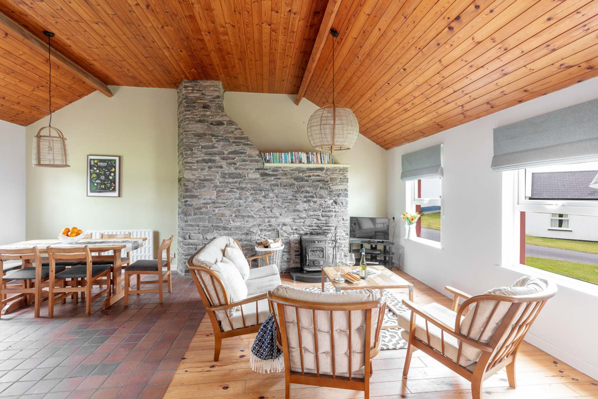 Ventry Beach Cottage PEAK 2021 DATES AVAIL Holiday Rental in Dingle