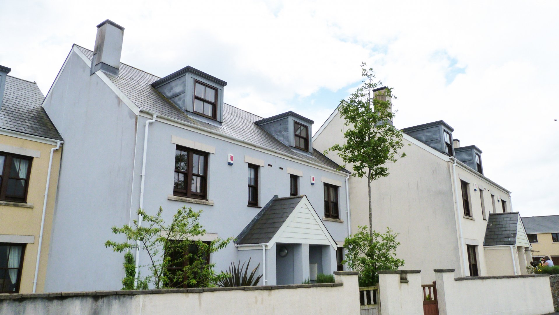 Blue Harbour Bwthyn y Traeth Holiday Cottages in Llanelli