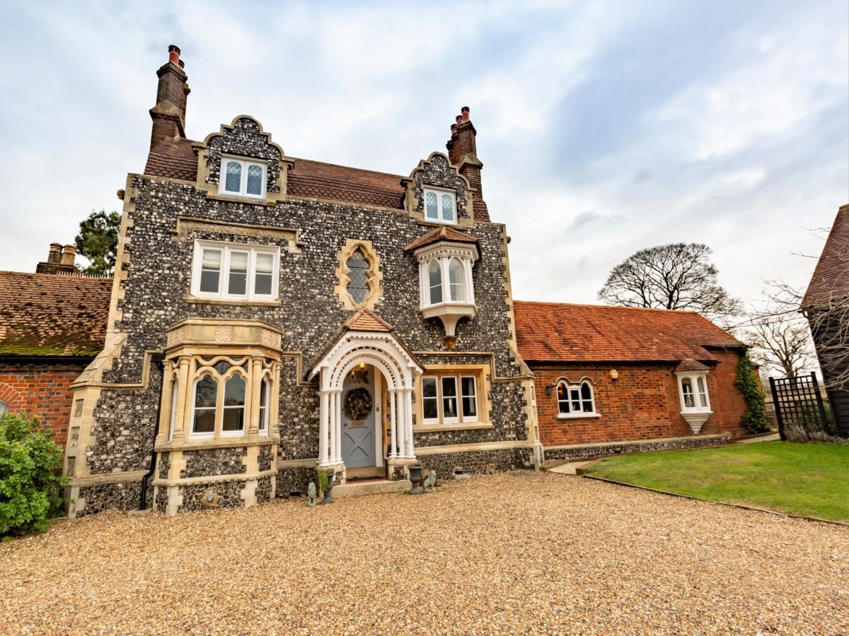 Beaconsfield House in Beaconsfield