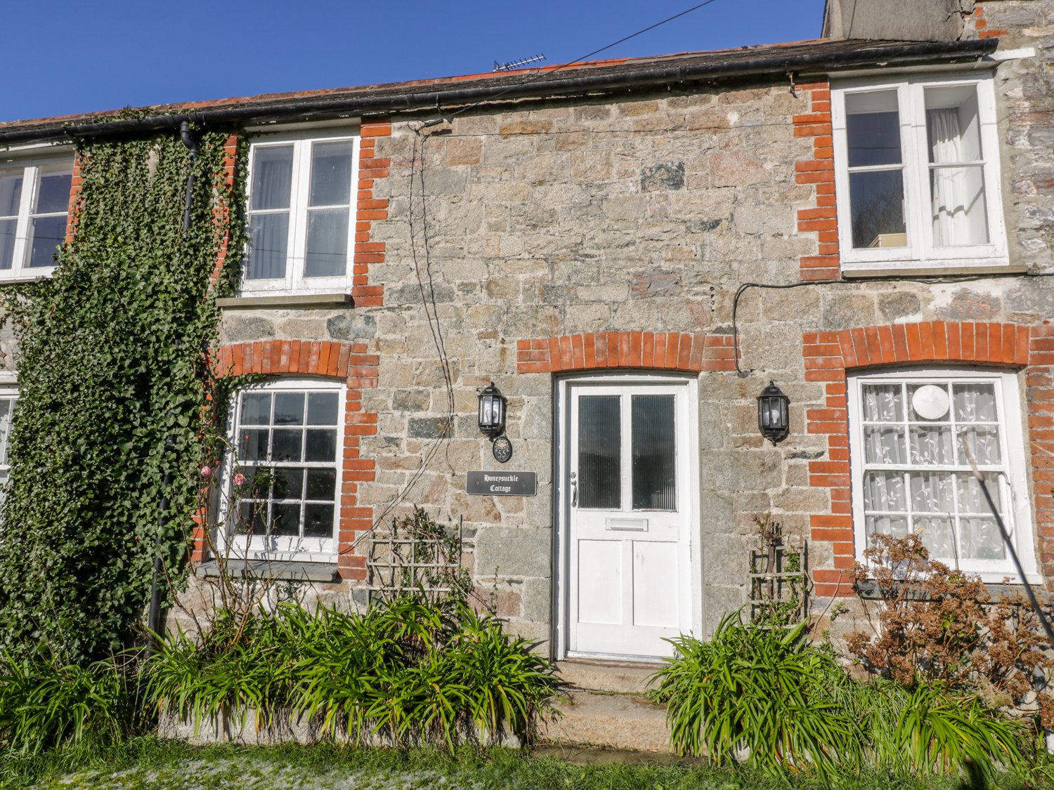 Honeysuckle Cottage | Holiday Cottages in St Austell, Cornwall, England ...