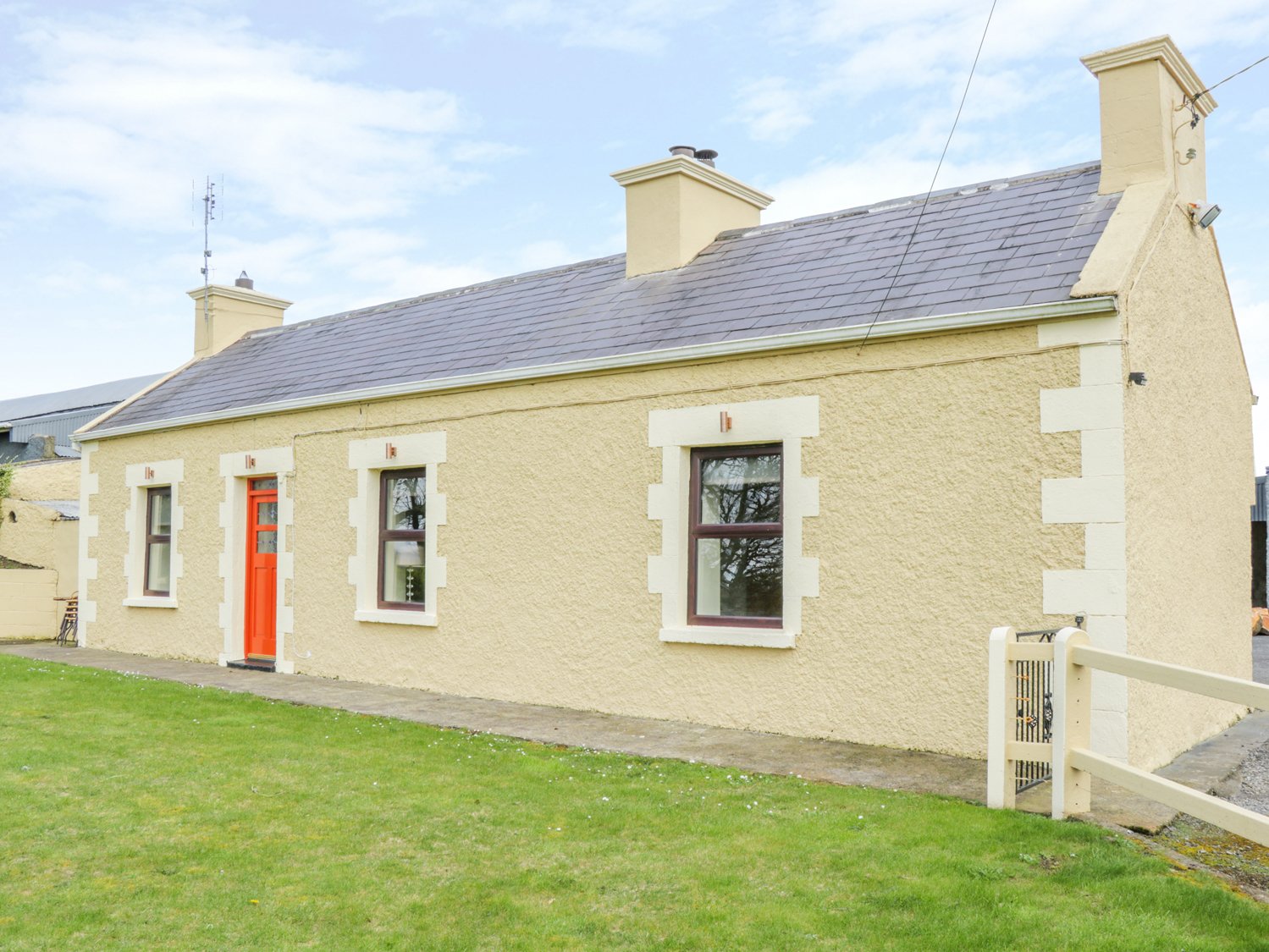 Glor Cottage Holiday Rental in Knock, Co. Mayo