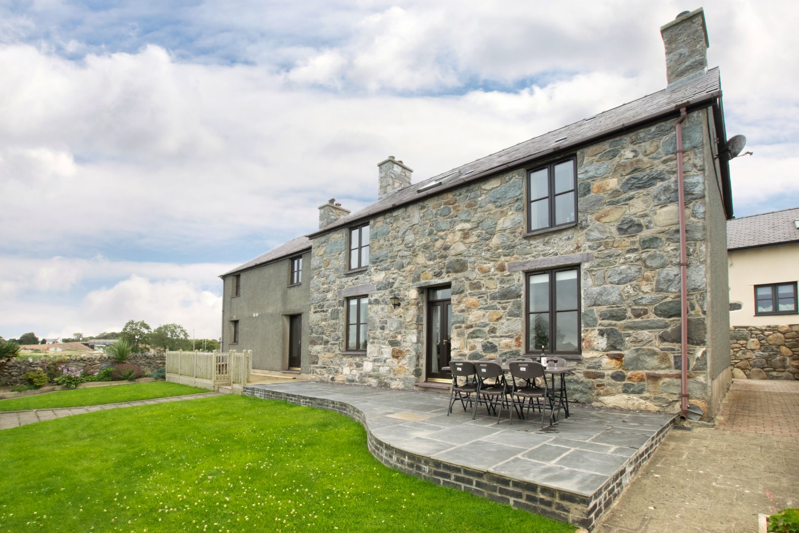 Tyddyn Du Holiday Rental in Snowdonia, Gwynedd