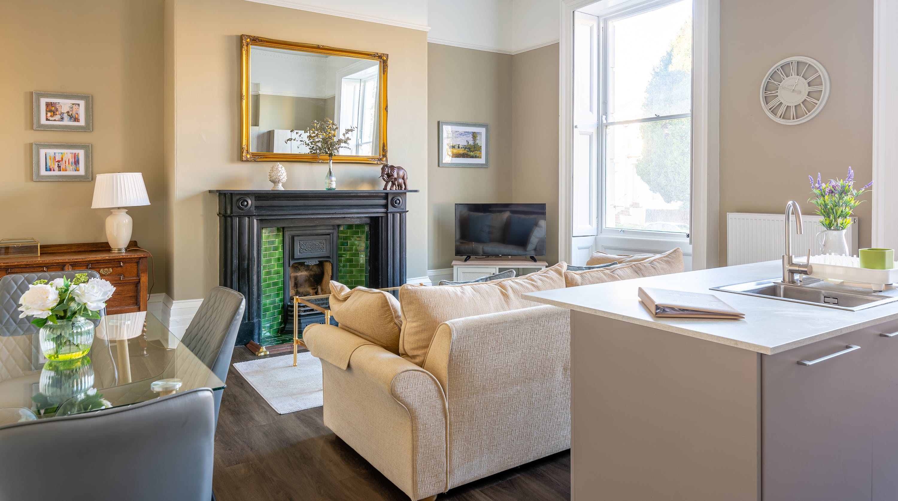 The Top Hat Holiday Rentals in Cheltenham, Gloucestershire, England