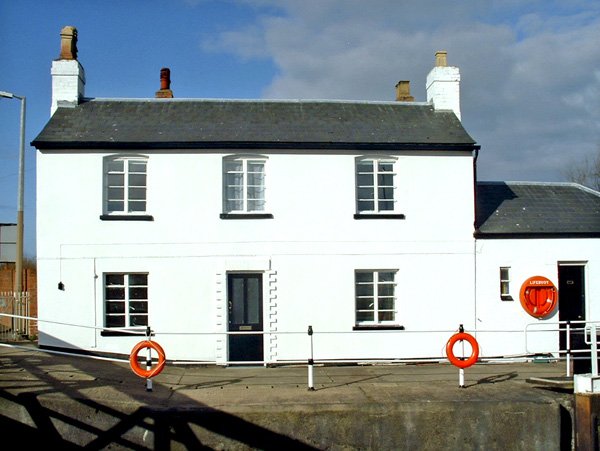 The Lock House Pet Friendly Cottage In Gloucester Selfcater Com